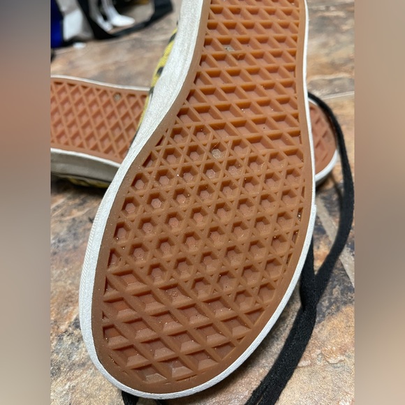 Vans - lightly worn size 6.5 women’s/5.0 men’s/36.5 Euro. - Picture 2 of 7